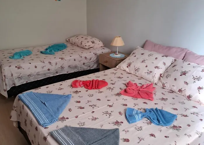 Apartamento Em Guilhermina A Duas Quadras Da Praia Com Estacionamento E Wifi