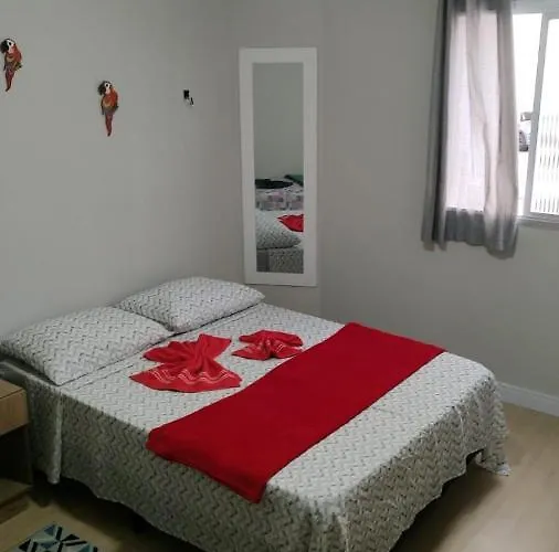 Apartamento Em Guilhermina A Duas Quadras Da Praia Com Estacionamento E Wifi