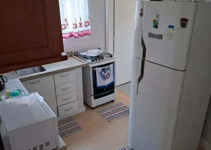 Apartamento Em Guilhermina A Duas Quadras Da Praia Com Estacionamento E Wifi